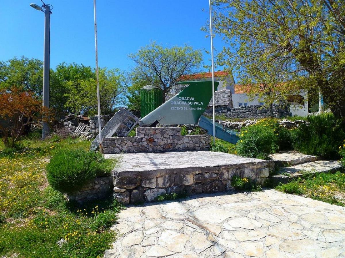 Apartment Svilan - Terrace With Sea View And Nature Zecevo Exterior photo